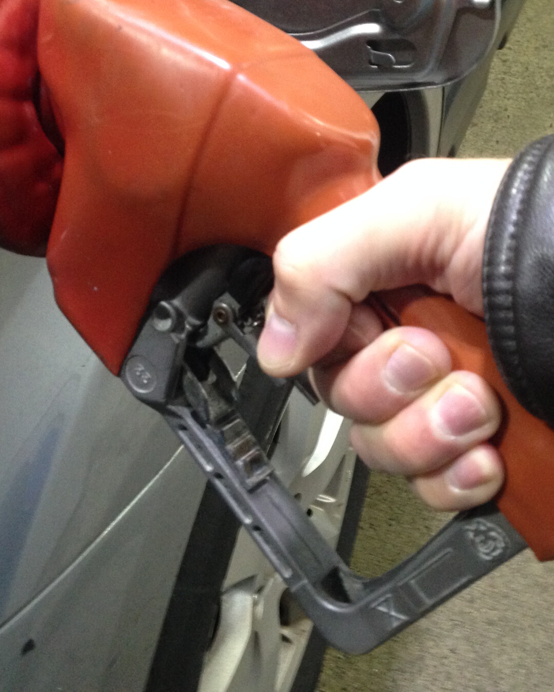 Gasolina a R$ 6,76 e botijão a R$ 112,30 em Curitiba, aponta levantamento da ANP