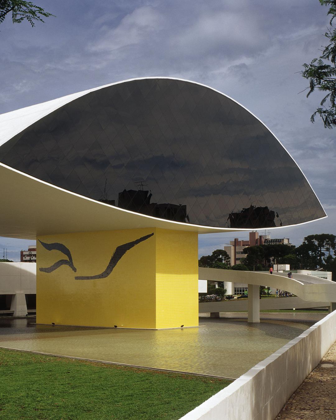 Museu Oscar Niemeyer estreia atividade infantil com mapa e kit de explorador