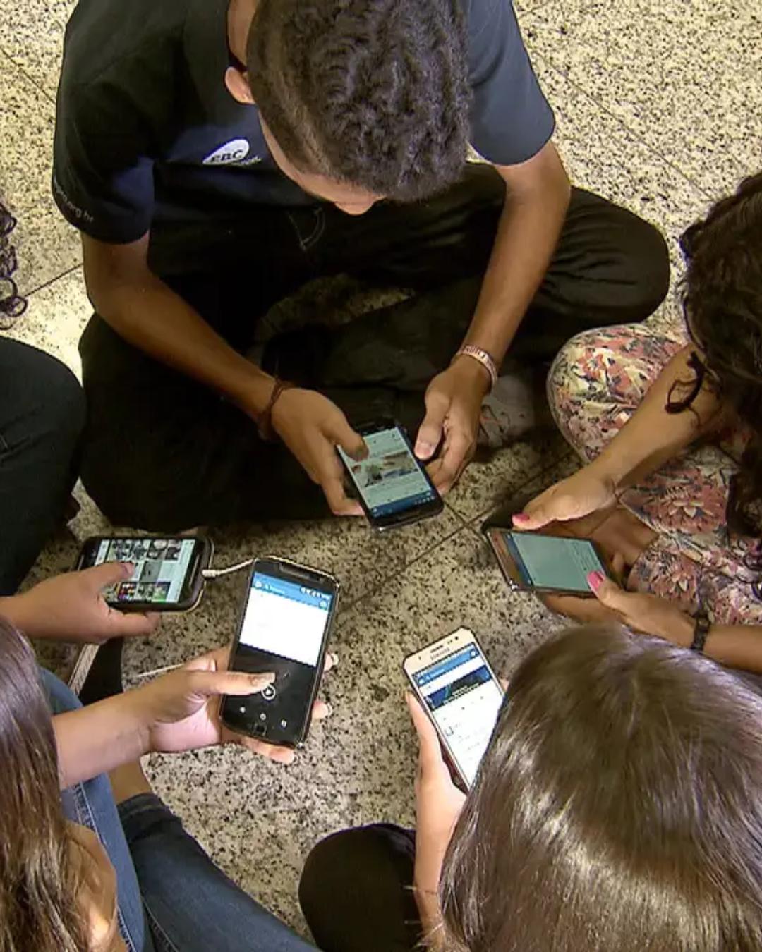 Pesquisa mostra que 8 em cada 10 brasileiros rejeitam celular para crianças de até 3 anos