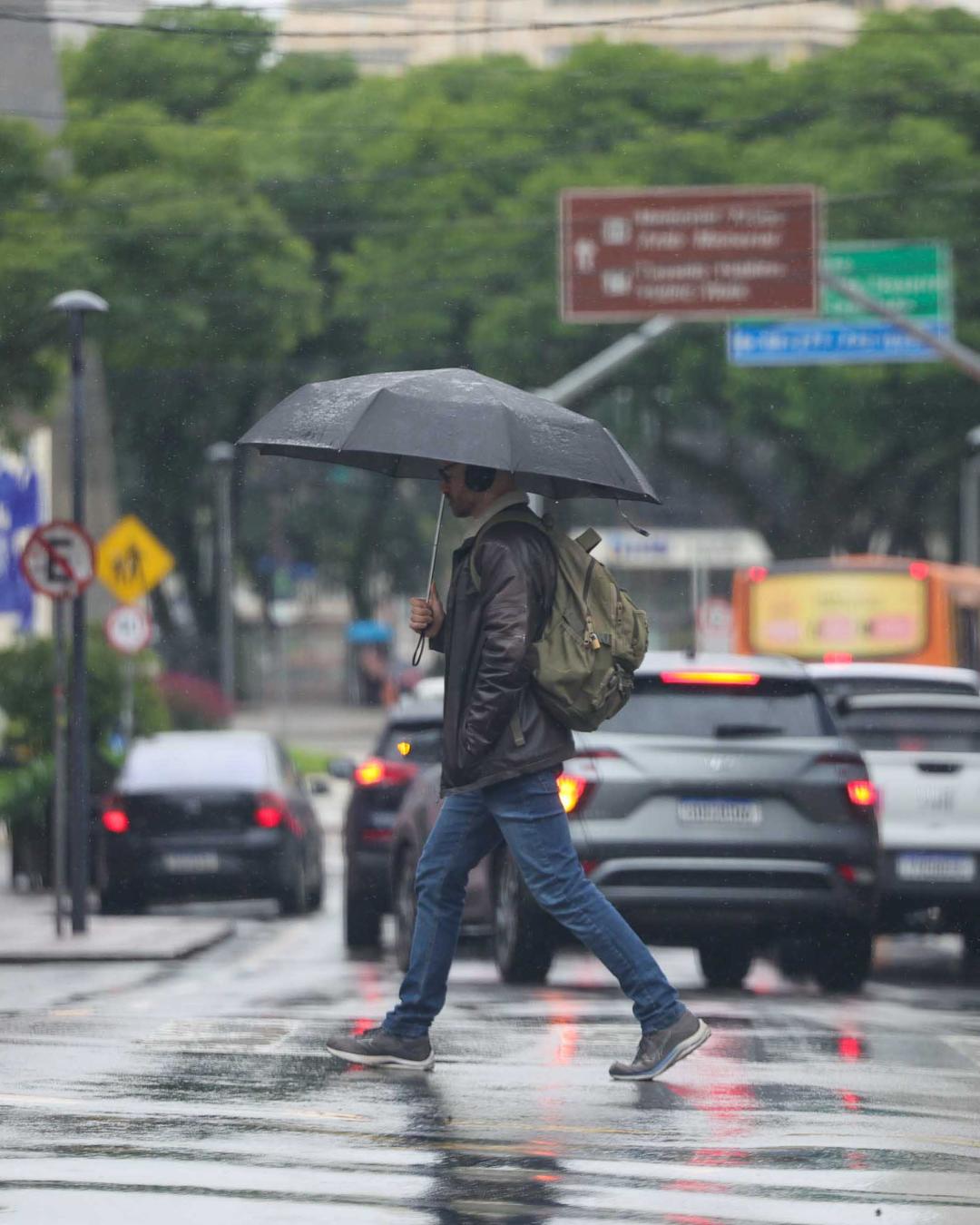 Previsão de chuvas intensas e tempestades no Paraná a partir de quarta-feira, aponta Simepar